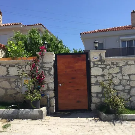 Mustakil Havuzlu * Çeşme