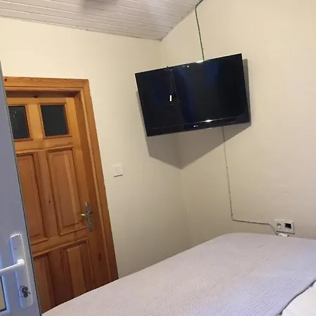 Mustakil Havuzlu * Çeşme