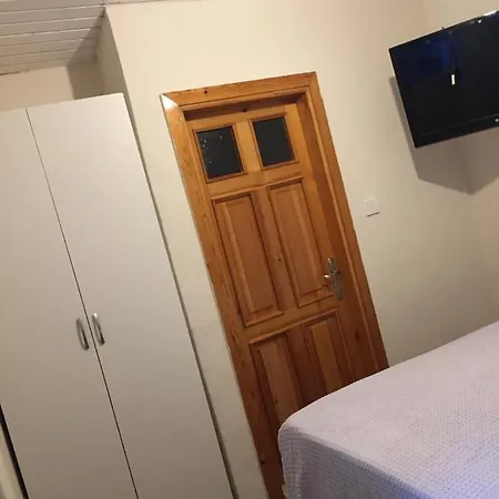 Mustakil Havuzlu Villa *
