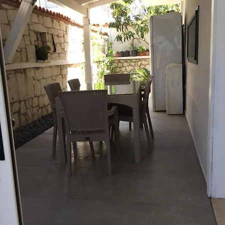 Mustakil Havuzlu فيلة Çeşme